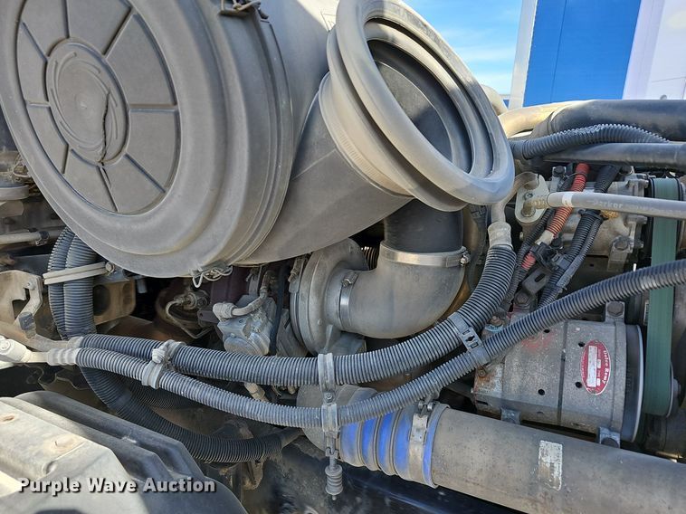 image for item EJ6039 2009 Freightliner  Columbia  semi truck