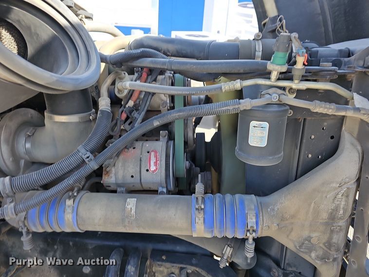 image for item EJ6039 2009 Freightliner  Columbia  semi truck