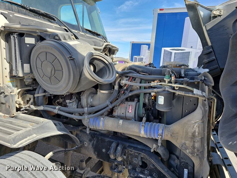 image for item EJ6039 2009 Freightliner  Columbia  semi truck