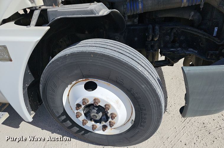 image for item EJ6039 2009 Freightliner  Columbia  semi truck