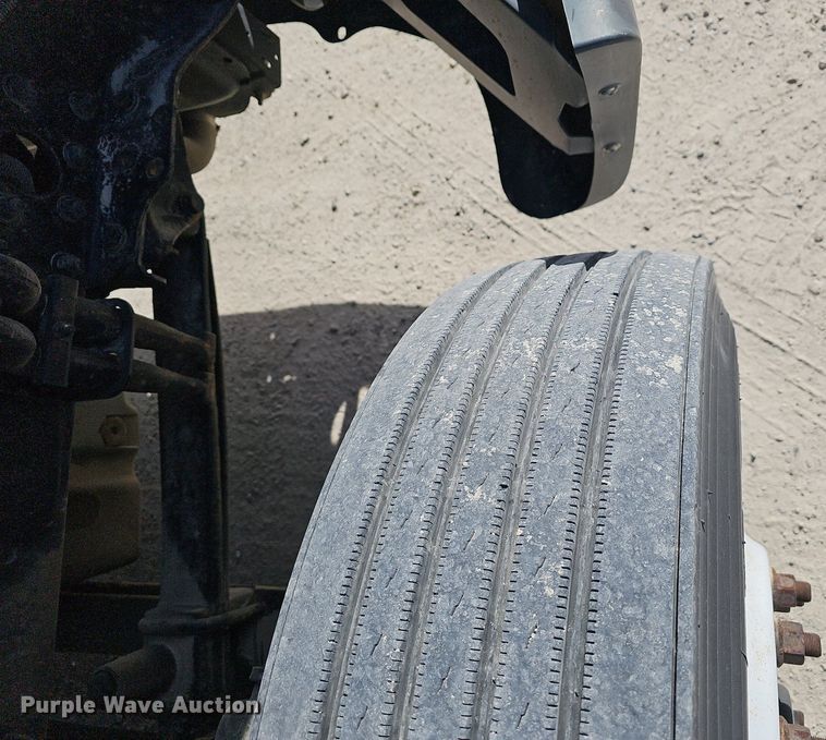 image for item EJ6039 2009 Freightliner  Columbia  semi truck