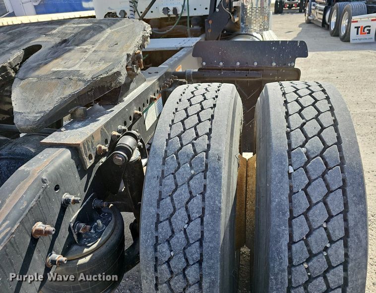 image for item EJ6039 2009 Freightliner  Columbia  semi truck