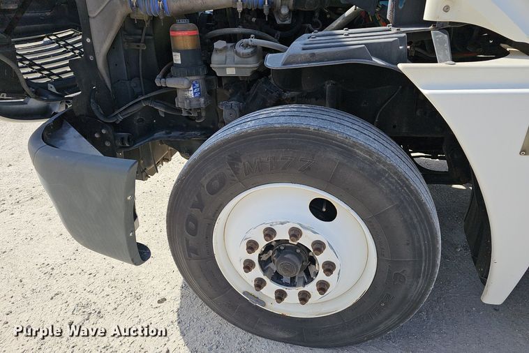 image for item EJ6039 2009 Freightliner  Columbia  semi truck