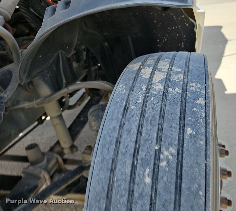 image for item EJ6039 2009 Freightliner  Columbia  semi truck