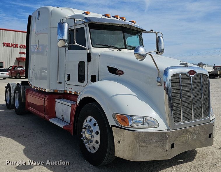 image for item EJ6040 2013 Peterbilt 386 semi truck