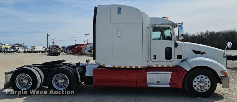 image for item EJ6040 2013 Peterbilt 386 semi truck