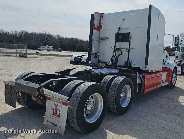 image for item EJ6040 2013 Peterbilt 386 semi truck