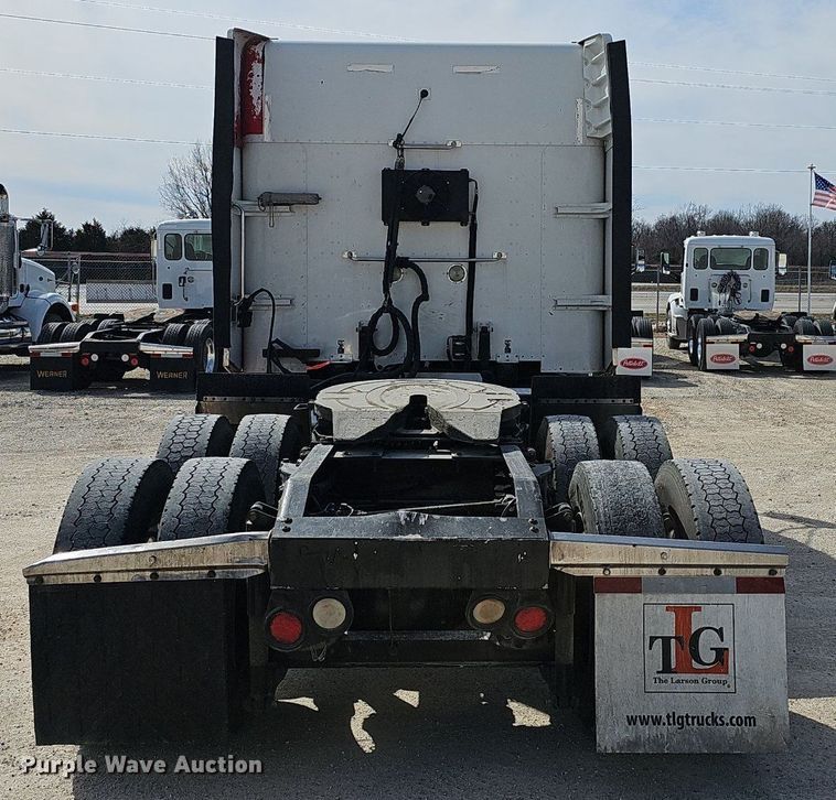 image for item EJ6040 2013 Peterbilt 386 semi truck
