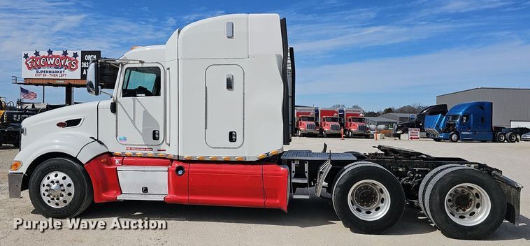 image for item EJ6040 2013 Peterbilt 386 semi truck