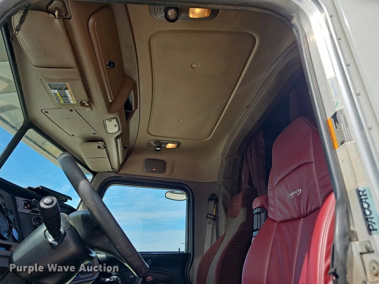 image for item EJ6040 2013 Peterbilt 386 semi truck