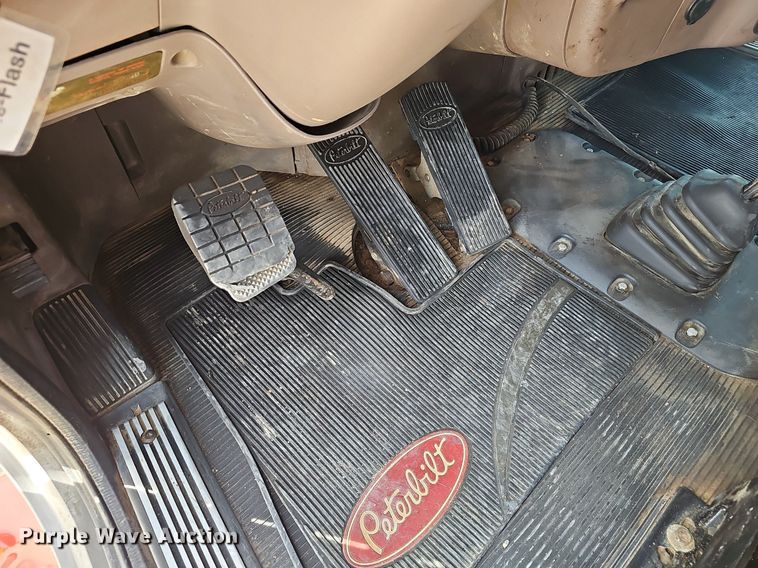 image for item EJ6040 2013 Peterbilt 386 semi truck