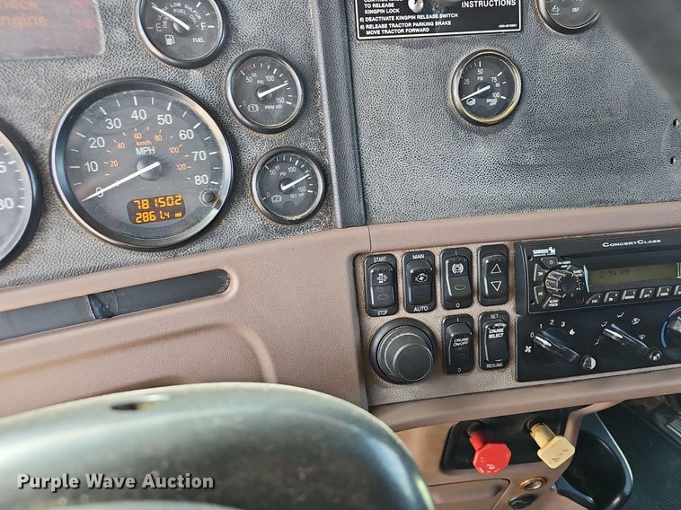 image for item EJ6040 2013 Peterbilt 386 semi truck