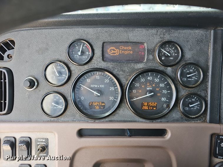 image for item EJ6040 2013 Peterbilt 386 semi truck