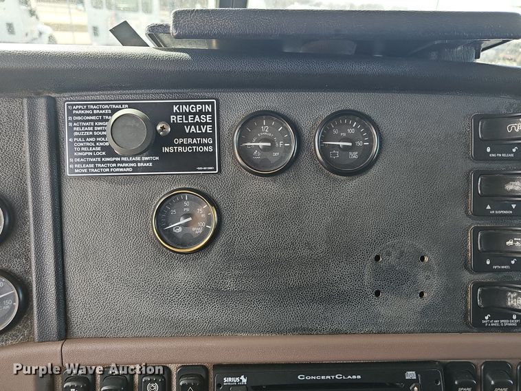 image for item EJ6040 2013 Peterbilt 386 semi truck