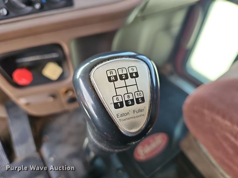 image for item EJ6040 2013 Peterbilt 386 semi truck