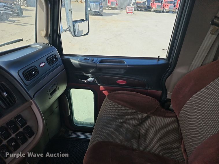 image for item EJ6040 2013 Peterbilt 386 semi truck