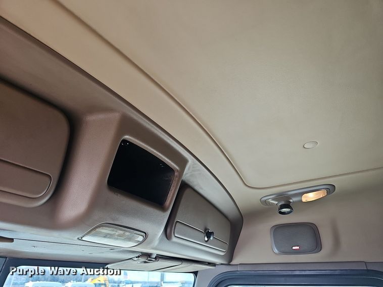 image for item EJ6040 2013 Peterbilt 386 semi truck