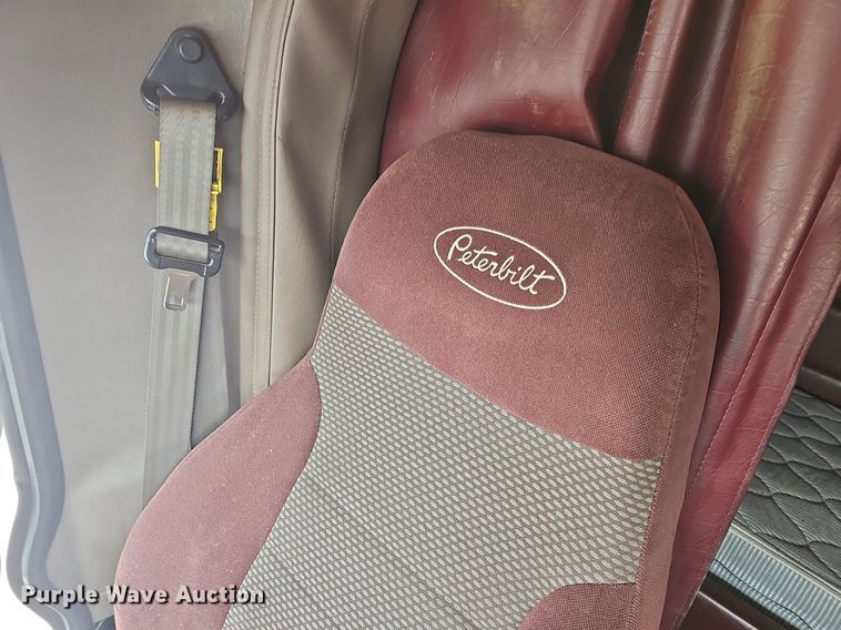 image for item EJ6040 2013 Peterbilt 386 semi truck