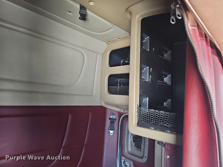 image for item EJ6040 2013 Peterbilt 386 semi truck