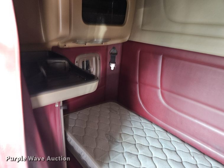 image for item EJ6040 2013 Peterbilt 386 semi truck