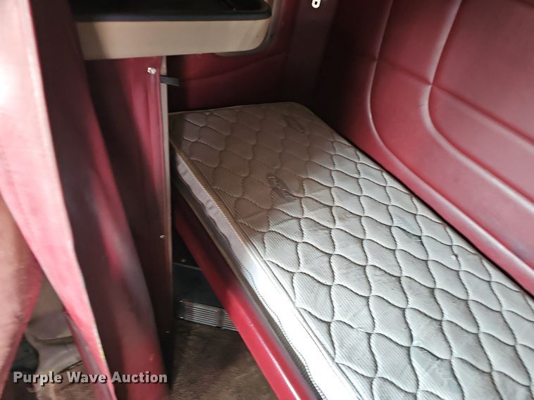 image for item EJ6040 2013 Peterbilt 386 semi truck