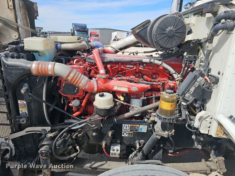 image for item EJ6040 2013 Peterbilt 386 semi truck