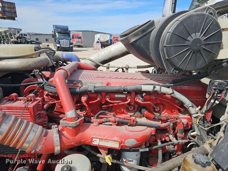 image for item EJ6040 2013 Peterbilt 386 semi truck