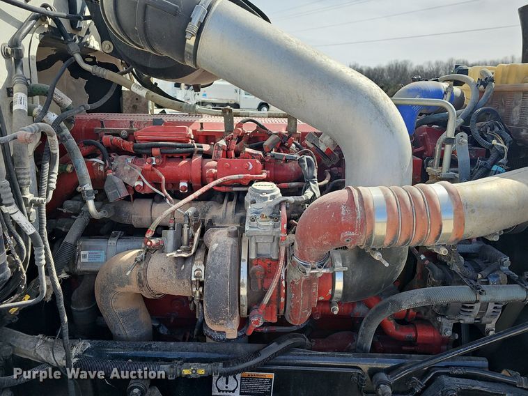 image for item EJ6040 2013 Peterbilt 386 semi truck