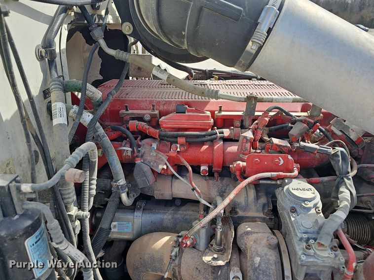 image for item EJ6040 2013 Peterbilt 386 semi truck