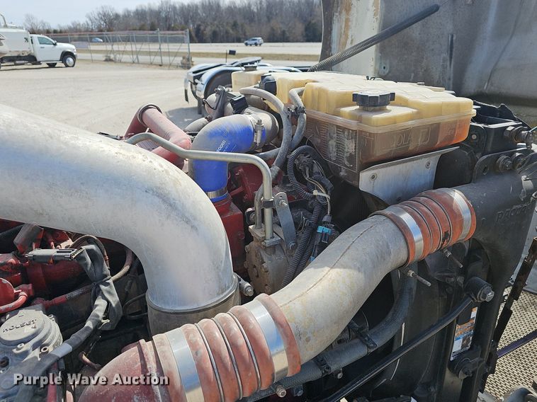 image for item EJ6040 2013 Peterbilt 386 semi truck