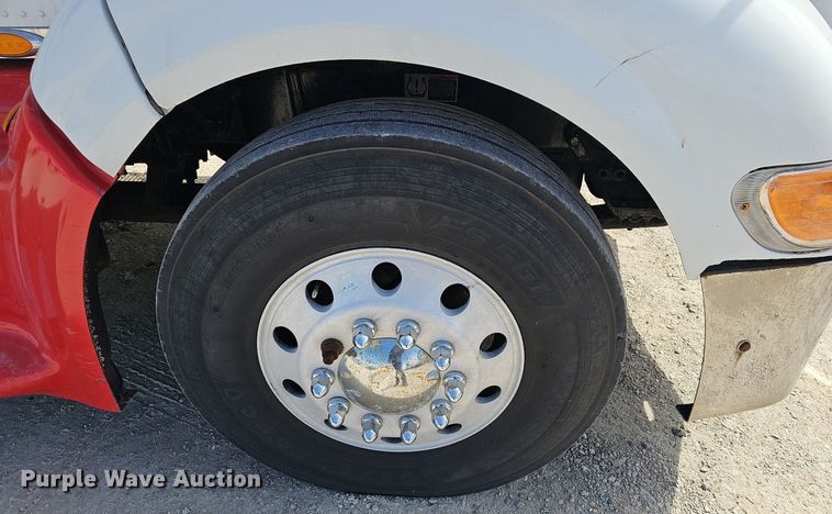 image for item EJ6040 2013 Peterbilt 386 semi truck