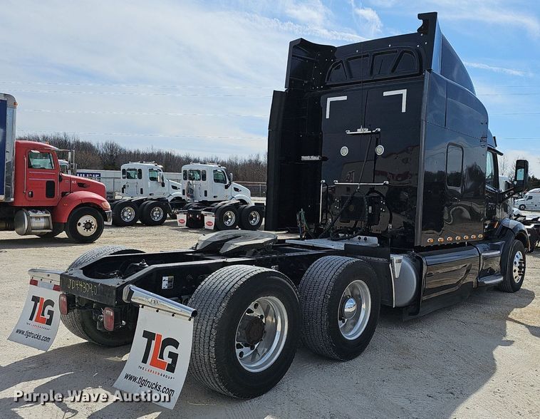 image for item EJ6041 2018 Peterbilt  579 semi truck