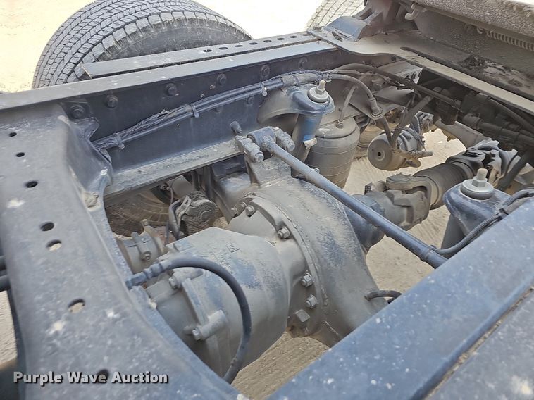 image for item EJ6041 2018 Peterbilt  579 semi truck