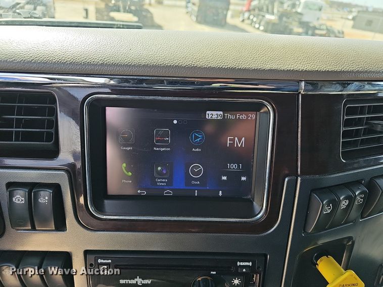 image for item EJ6041 2018 Peterbilt  579 semi truck