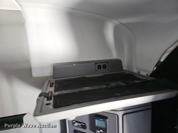 image for item EJ6041 2018 Peterbilt  579 semi truck