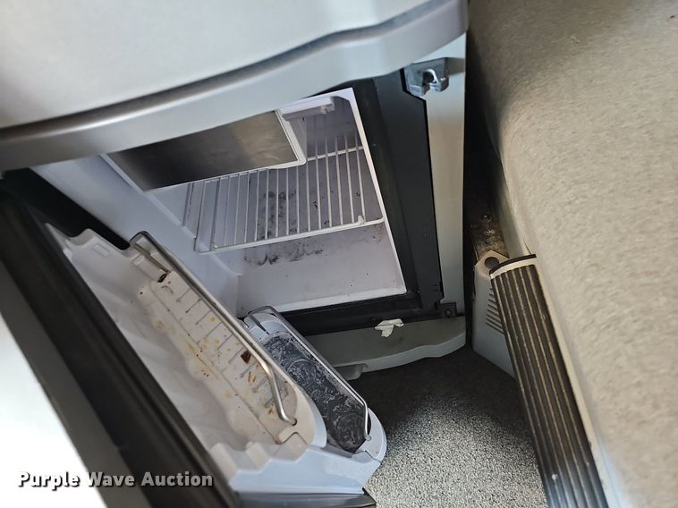 image for item EJ6041 2018 Peterbilt  579 semi truck