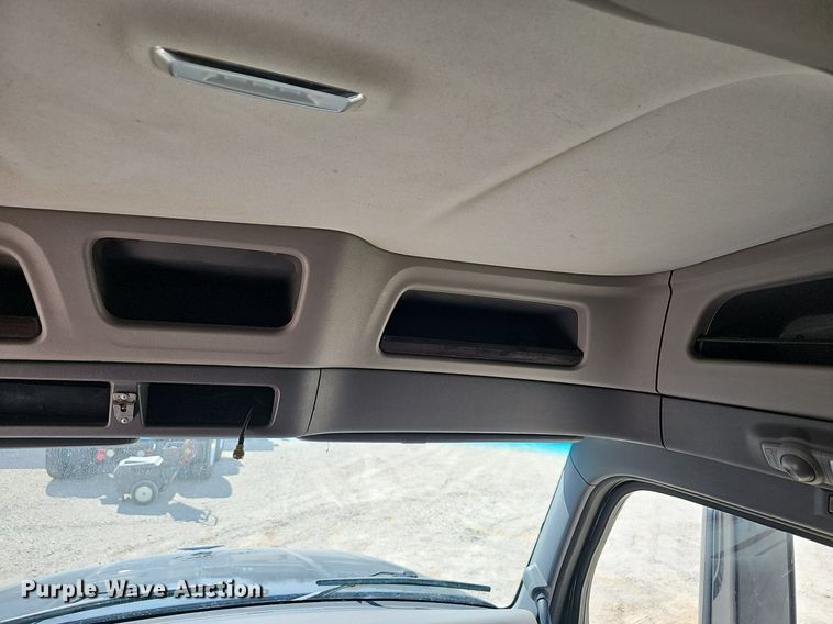 image for item EJ6041 2018 Peterbilt  579 semi truck