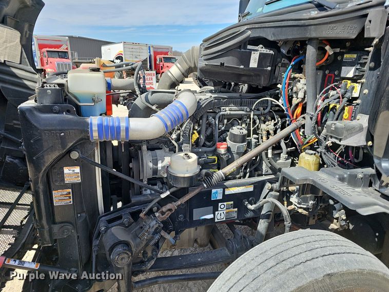 image for item EJ6041 2018 Peterbilt  579 semi truck