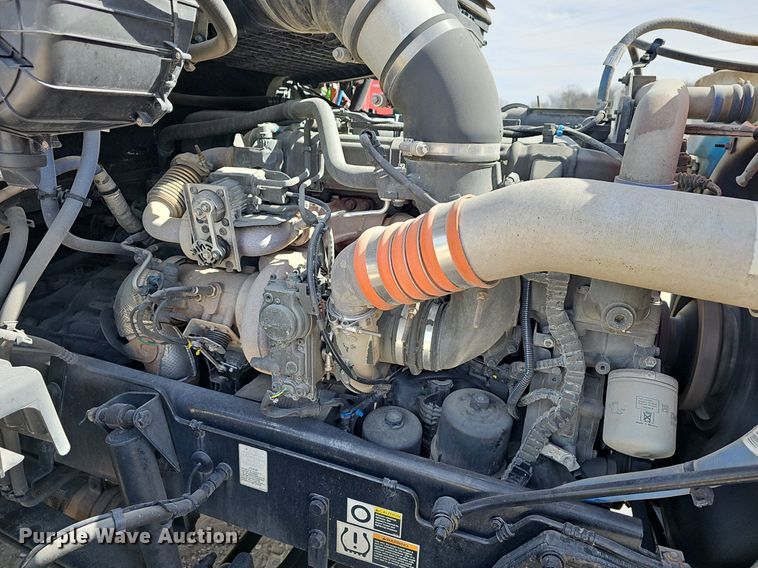 image for item EJ6041 2018 Peterbilt  579 semi truck