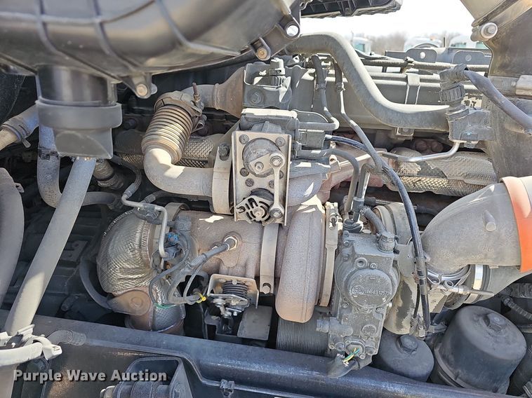 image for item EJ6041 2018 Peterbilt  579 semi truck