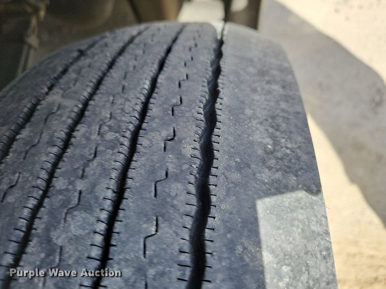 image for item EJ6041 2018 Peterbilt  579 semi truck