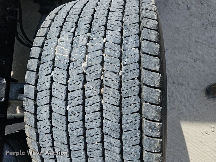 image for item EJ6041 2018 Peterbilt  579 semi truck