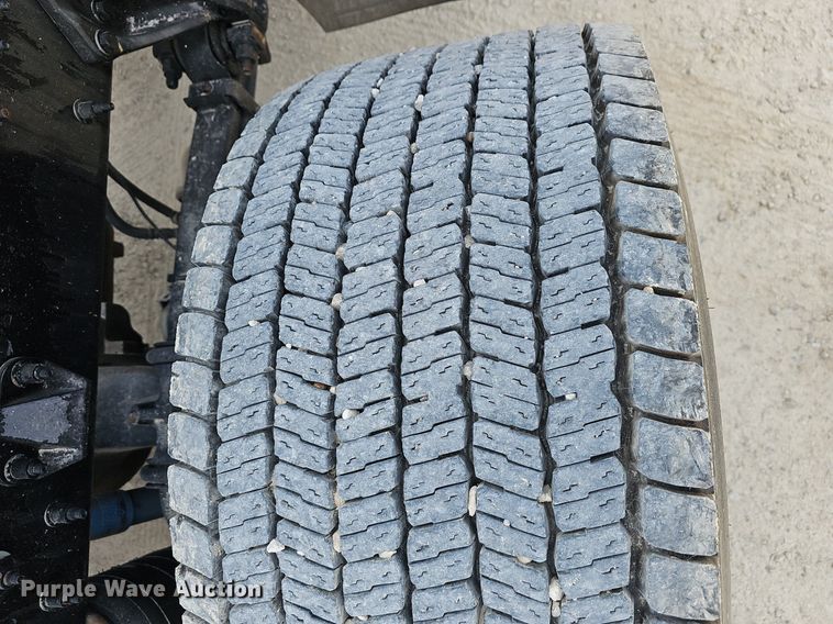 image for item EJ6041 2018 Peterbilt  579 semi truck