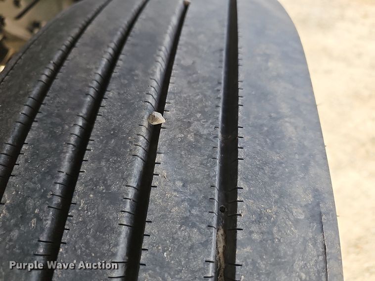 image for item EJ6041 2018 Peterbilt  579 semi truck