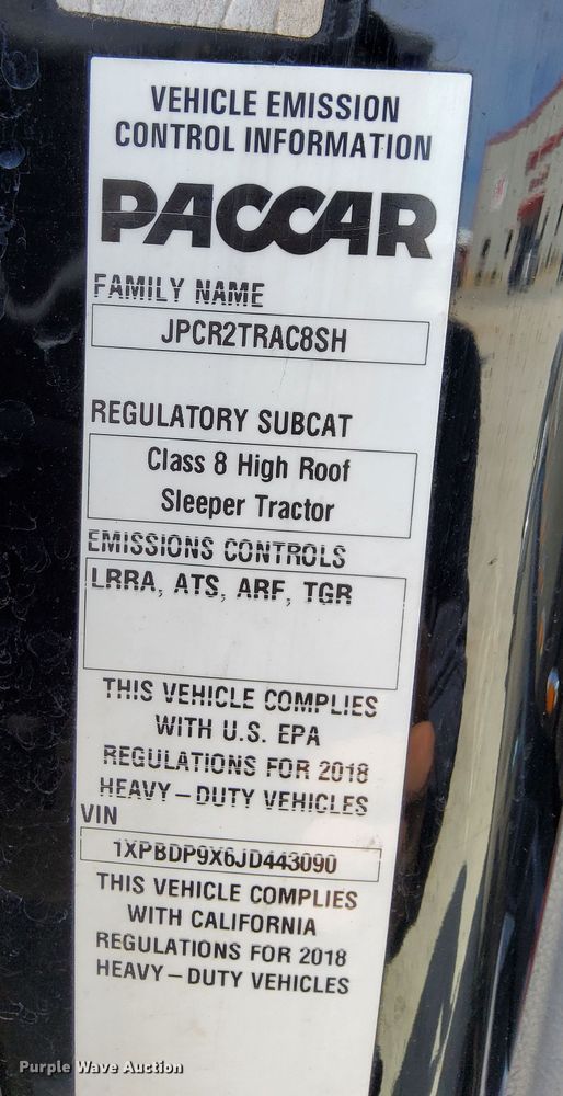 image for item EJ6041 2018 Peterbilt  579 semi truck