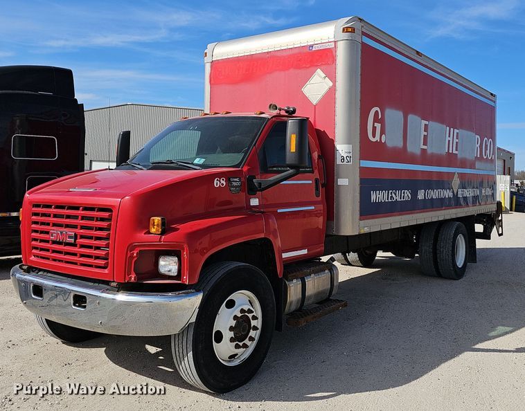 image for item EJ6042 2007 GMC 7500 box truck