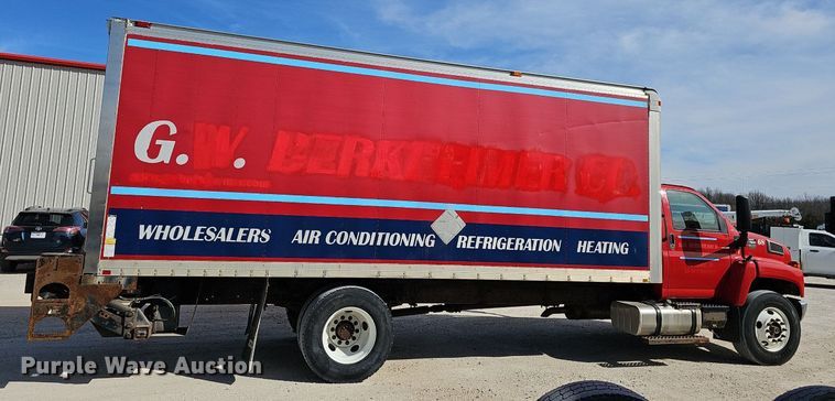 image for item EJ6042 2007 GMC 7500 box truck