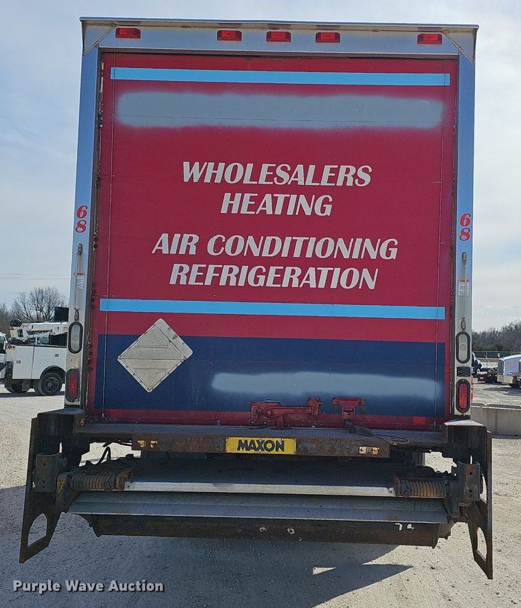 image for item EJ6042 2007 GMC 7500 box truck