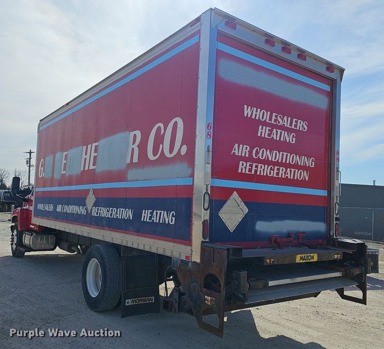 image for item EJ6042 2007 GMC 7500 box truck