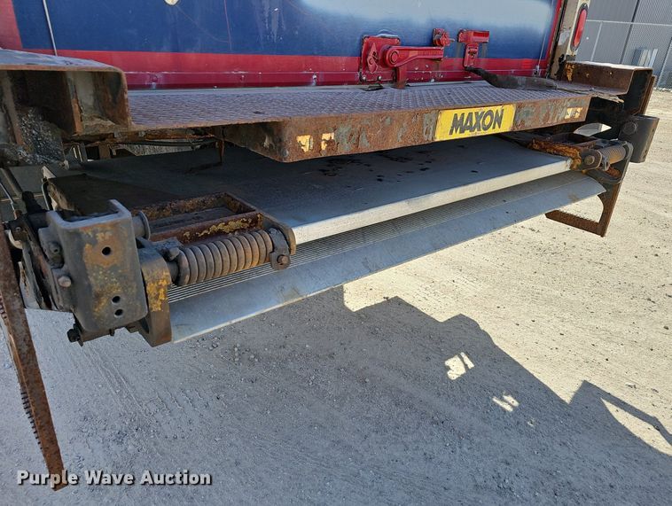 image for item EJ6042 2007 GMC 7500 box truck